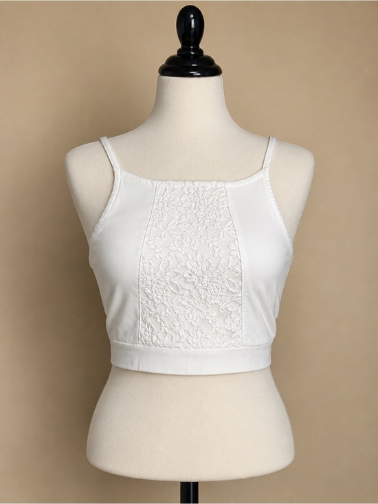 BONGO Tops - Title: White Lace Front Cropped Tank Top High Neck Size M